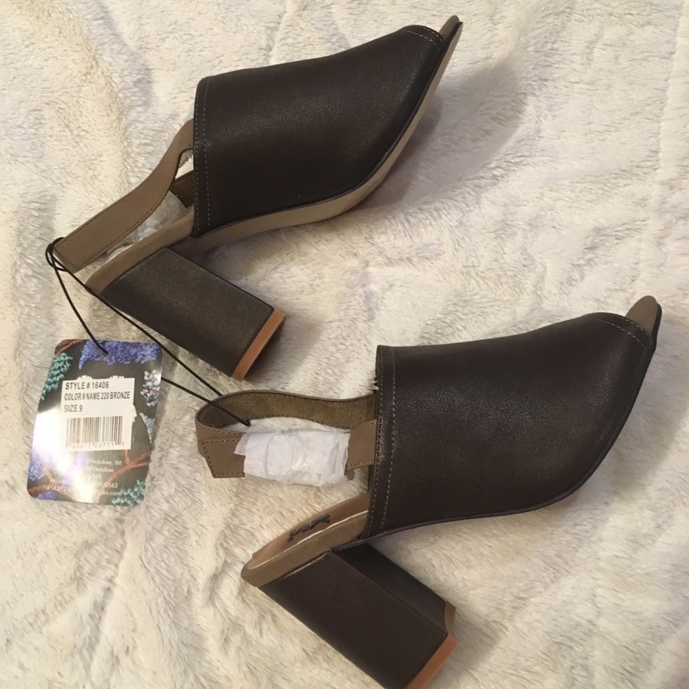 NWT Muk Luks Marina Size 9